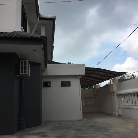 Homestay Muar Exteriör bild